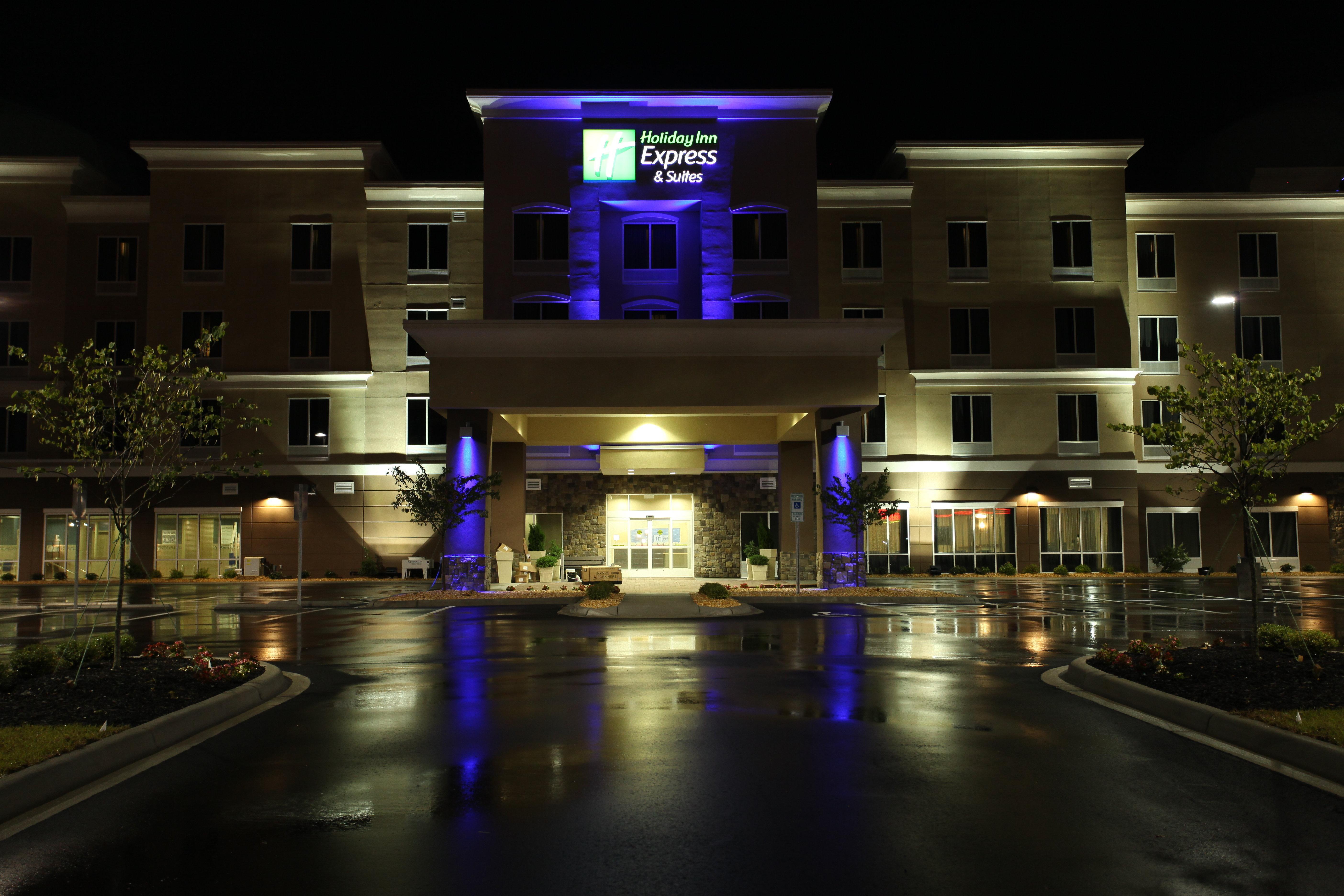 Holiday Inn Express Hotel & Suites Goldsboro - Base Area, An Ihg Hotel Buitenkant foto